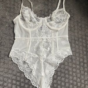 PrettyLittleThing White Lace Bodysuit